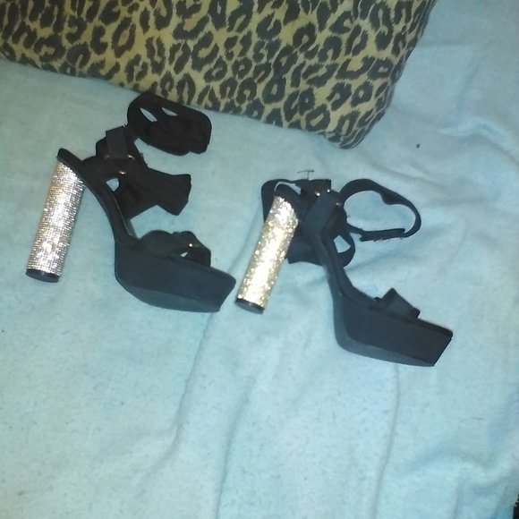Heels - Picture 2 of 2